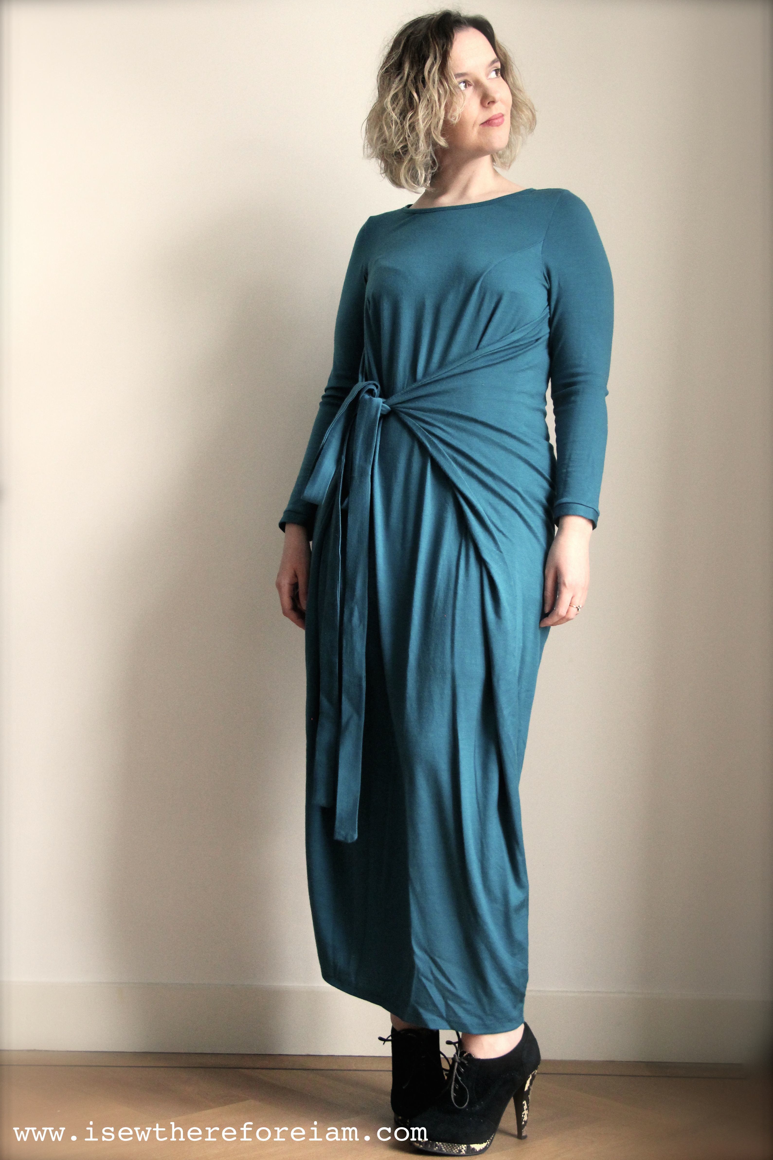 Kickin' around in a merino Kielo wrap dress - I sew, therefore I am